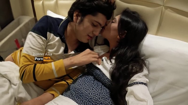 🎬 Hunter Asia Bangla Girl teniendo sexo romántico con ropa en porno de sexo romántico indio